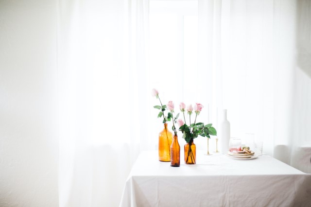 開運風水食卓テーブル花を飾る